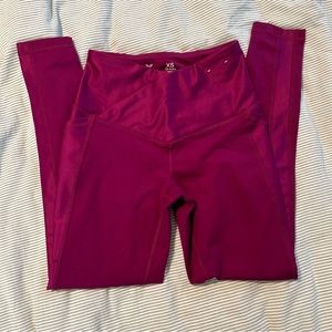NWOT workout leggings, deep pink color